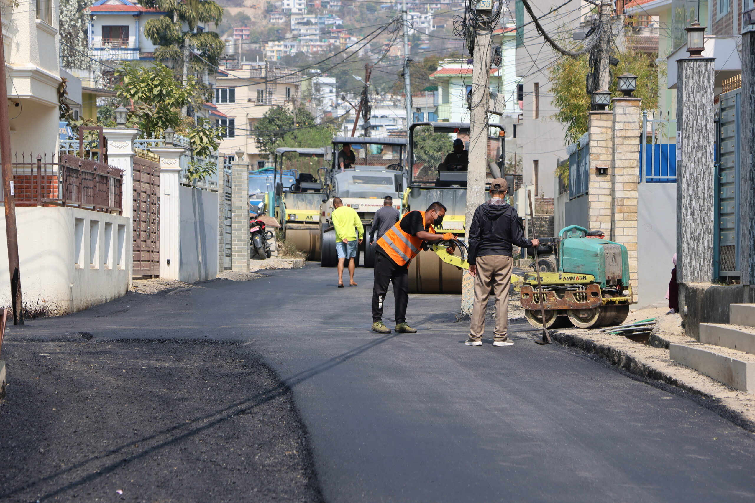 पञ्चकन्यामार्ग र चपली गाउँ क्षेत्रमा कालोपत्रे, नगर नेतृत्वद्वारा अनुगमन तथा प्रशंसा